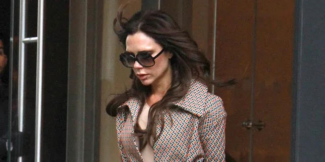 Genit di Red Carpet, Victoria Beckham Pakai Baju Desain Sendiri