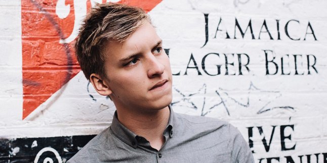 George Ezra Tawarkan Romantisme Dari Dalam Hutan Tropis