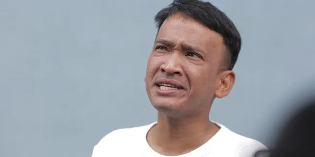 Gerai Ayam Geprek Ruben Onsu Diberi Sekantong Kotoran Kucing