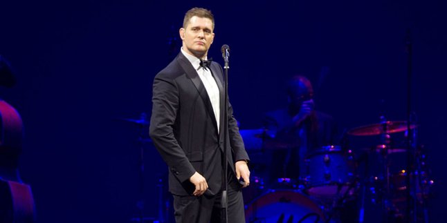 Gigi Michael Buble Rontok Saat Tampil di Australia