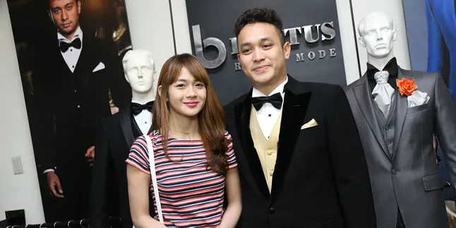 Gilang Dirga - Adiezty Pilih Desainer Ternama Untuk Busana Nikah Gilang Dirga - Adiezty Pilih Desainer Ternama Untuk Busana Nikah