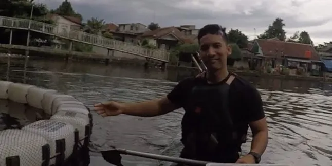 Giri Marhara Pemuda Asal Bogor Bersihkan Danau Bermodalkan Perahu Kayak, Kumpulkan Ribuan Kilo Sampah