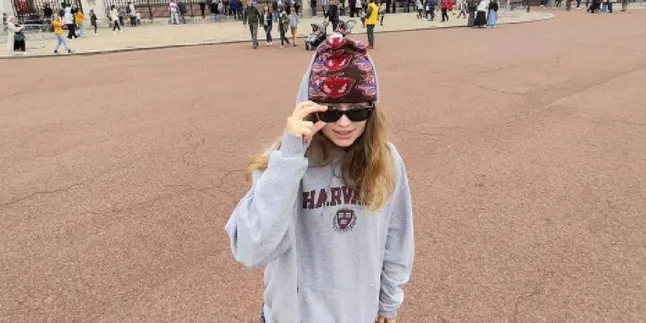 Girl In Red Rilis Single yang Berjudul OCTOBER PASSED ME BY