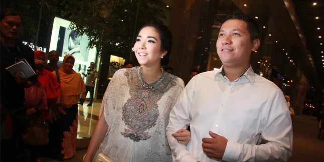Gisel Pilih Kaftan dan High Heels ke Pernikahan Raffi dan Nagita Gisel Pilih Kaftan dan High Heels ke Pernikahan Raffi dan Nagita