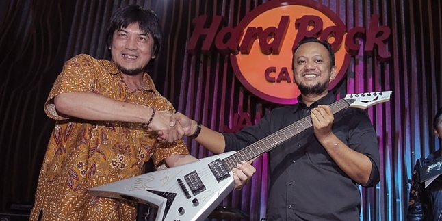 Gitar Bertanda Tangan Megadeth Dilelang untuk Korban Gempa Palu