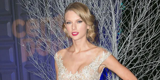 Gitar Merah Kesayangan Taylor Swift