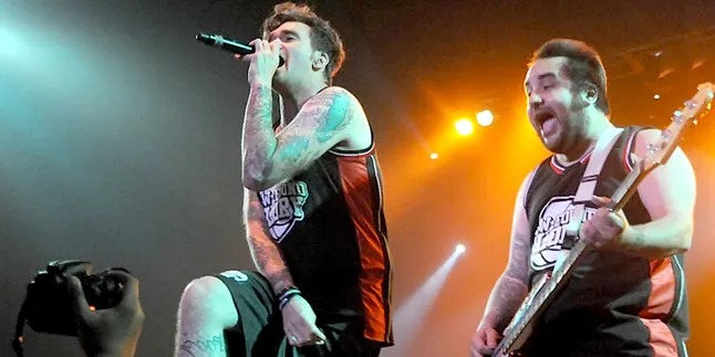 Gitaris New Found Glory Resmi Keluar Dari Band!