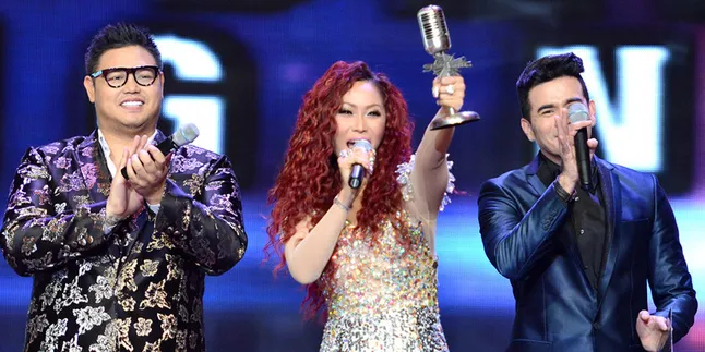 Glamor! Inul Daratista Gemerlap di Atas Panggung