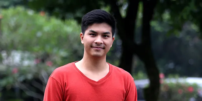 Glenn Alinskie Tak Mau Tua di Lokasi Syuting