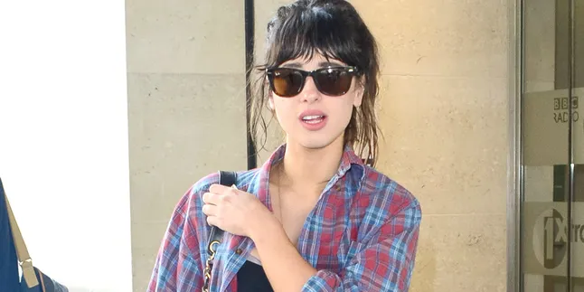 'Glorious,' ini Klip Terbaru dari Foxes