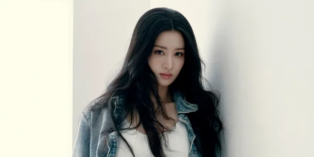 Glowing and Elegant, Wang Churan Shines on the Latest Cover of GLASS China Magazine