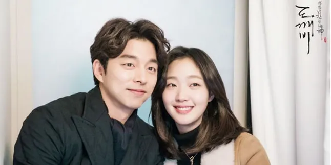 Gong Yoo & Kim Go Eun Sama-Sama Kenakan Pakaian Bertuliskan 'Lover' Gong Yoo & Kim Go Eun Sama-Sama Kenakan Pakaian Bertuliskan 'Lover'