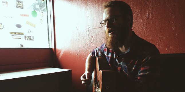 'Goodbye, Carolina Blues', Kisah Galau Aaron West Yang Sederhana