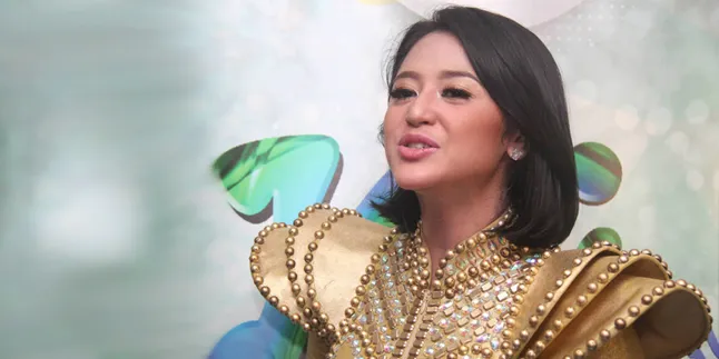 Goyang Gergaji Lagi, Dewi Perssik Ngos-Ngosan