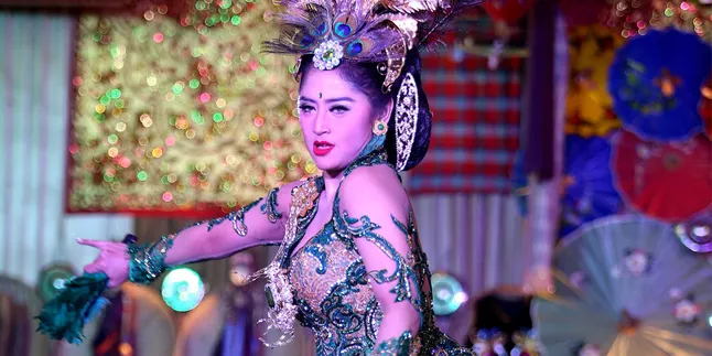 Goyangan Dewi Perssik Dan Bakso Ternyata Saling Berkaitan
