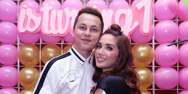 Graduation Day, Elea Putri Ussy Sulistiawaty Jadi Elsa Frozen Pakai Sneakers