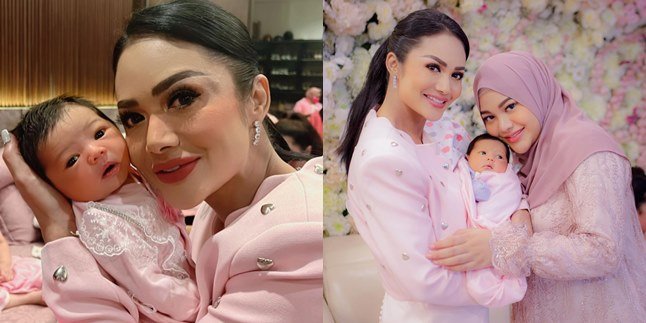 Grammi Eternal Youth, 7 Portraits of Krisdayanti Taking Care of Baby Ameena Hanna, Aurel and Atta's Child - Cute Wearing Matching Outfits