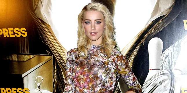 Groupie Nomor Satu, Amber Heard Abadikan Foto Johnny Depp Groupie Nomor Satu, Amber Heard Abadikan Foto Johnny Depp