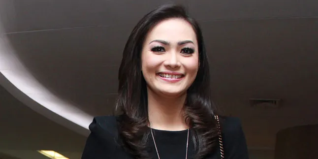 Gugat Cerai, Christy Jusung Bantah Ada Perselingkuhan Gugat Cerai, Christy Jusung Bantah Ada Perselingkuhan