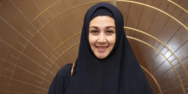 Gugat Cerai Ghatan, Artis Dina Lorenza Menjanda Lagi
