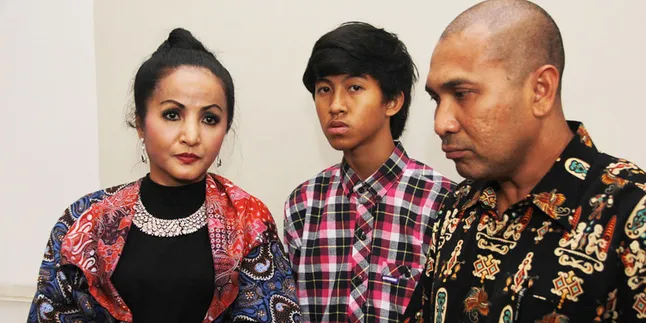 Gugat Cerai Suami, Rumah Tangga Machica Mochtar Segera Kandas? Gugat Cerai Suami, Rumah Tangga Machica Mochtar Segera Kandas?