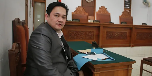 Gugat Harta Gono-Gini, Farhat Abbas Terjerat Hutang Miliaran? Gugat Harta Gono-Gini, Farhat Abbas Terjerat Hutang Miliaran?