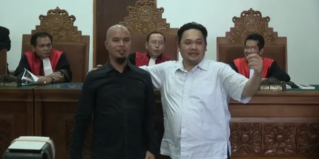 Gugatan Rp 60,5 M Farhat Abbas Untuk Dhani Ditolak Oleh Hakim Gugatan Rp 60,5 M Farhat Abbas Untuk Dhani Ditolak Oleh Hakim