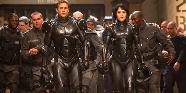 Guillermo Del Toro Bocorkan Sosok Robot Raksasa 'PASIFIC RIM'