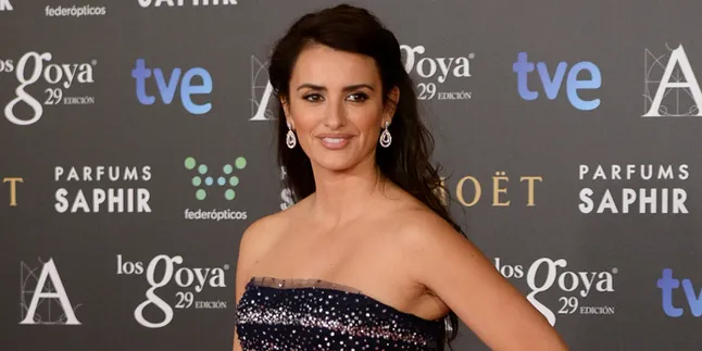 Gundul, Penelope Cruz Topless & Angkat Payudara Demi 'MA MA' Gundul, Penelope Cruz Topless & Angkat Payudara Demi 'MA MA'