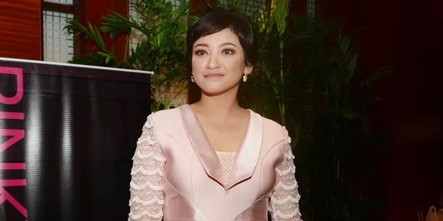 Gunduli Rambut di 'PINKY PROMISE', Agni Pratistha Didukung Suami