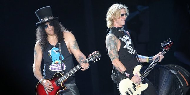 Guns N Roses Meriahkan Panggung, 'Hadiahkan' Microfon Untuk Penonton