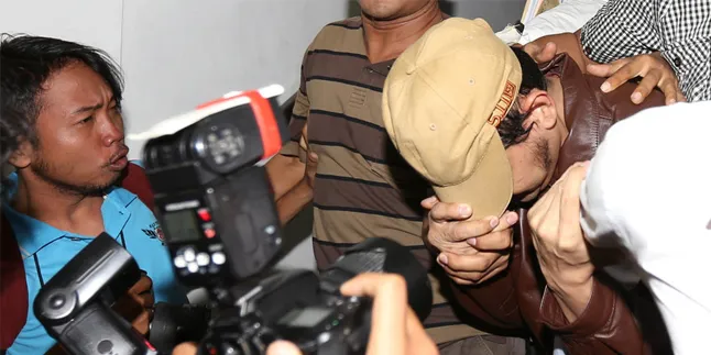Guntur Bumi Bantah Bukti Kwitansi dan Kain Kafan Berdarah