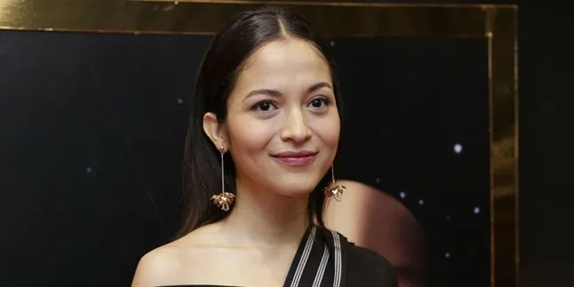 Gunung Agung Erupsi, Putri Marino Harus Batalkan Rencana Lahiran di Bali Gunung Agung Erupsi, Putri Marino Harus Batalkan Rencana Lahiran di Bali