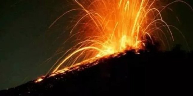 Gunung Anak Krakatau Keluarkan Lava Pijar, Masyarakat Diminta Tenang