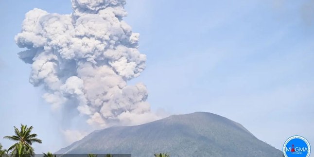 Mount Ibu Erupts Again, Residents in West Halmahera Evacuated