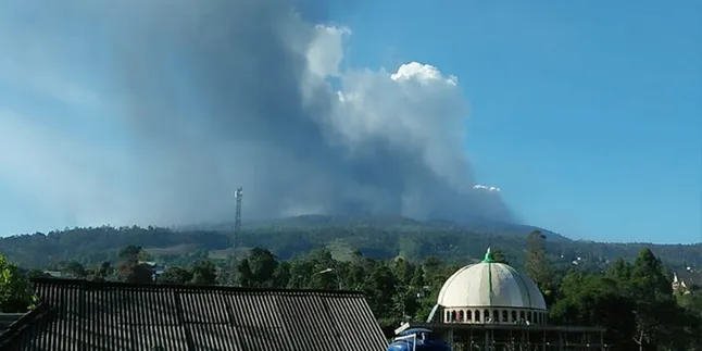 Gunung Tangkuban Perahu Erupsi, Kawasan Wisata Ditutup Total
