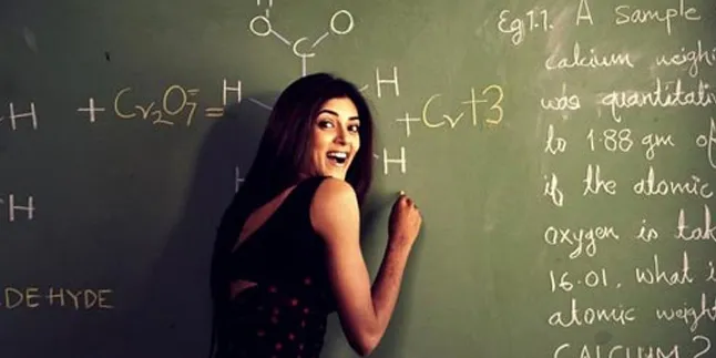 Guru-Guru Cantik dan Seksi Dalam Film Bollywood