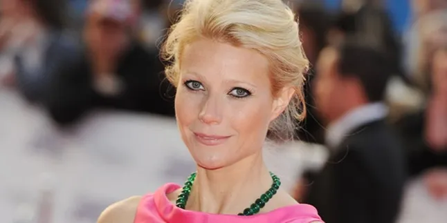 Gwyneth Paltrow Raih Gelar Wanita Berbusana Terbaik
