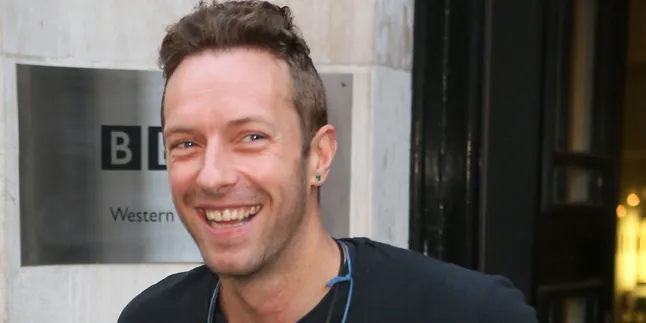 Gwyneth Paltrow Unggah Foto Chris Martin yang Penuh Kehangatan