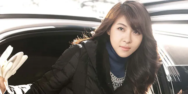 Ha Ji Won Pamer Kaki Indah Cantik Bak Girlband Korea