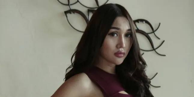 Habis Labrak Deddy Corbuzier, Lucinta Luna Langsung Nangis di Pelukan Sang Pacar