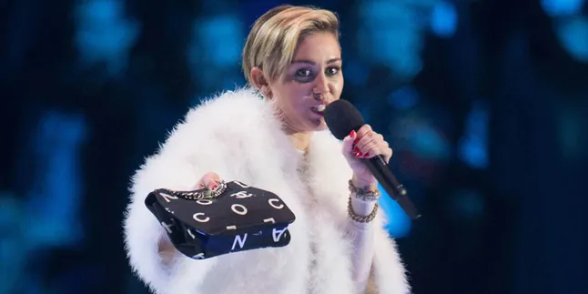 Hadapi Hujan Protes, Ini Curhatan Miley Cyrus!