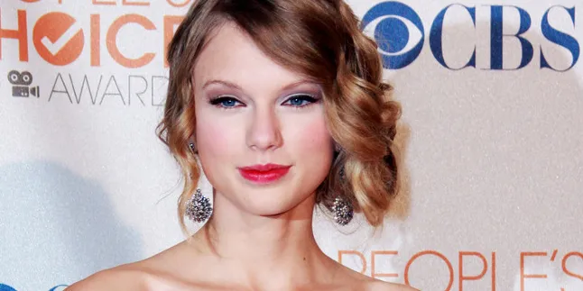 Hadiah Unik Taylor Swift Untuk Sahabatnya