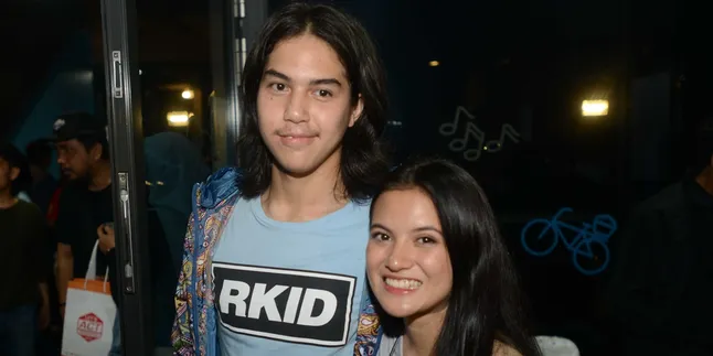Hadir di Pemakaman, El Rumi Akui Merasa Kehilangan Sosok Ayah Marsha Aruan Hadir di Pemakaman, El Rumi Akui Merasa Kehilangan Sosok Ayah Marsha Aruan