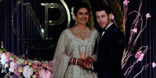 Hadir di Resepsi Delhi, PM India Beri Kado Ini Buat Priyanka Chopra dan Nick Jonas