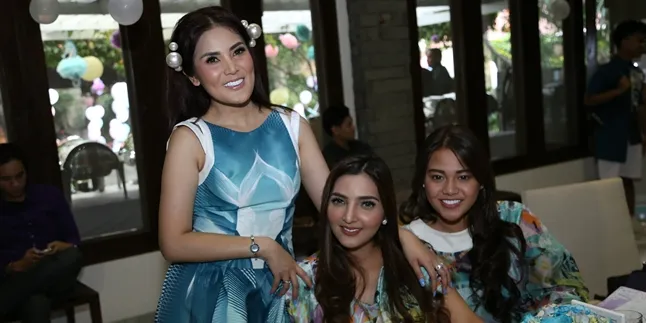 Hadir di Ulang Tahun Nindy, Ashanty & Aurel Kembaran Baju Hadir di Ulang Tahun Nindy, Ashanty & Aurel Kembaran Baju