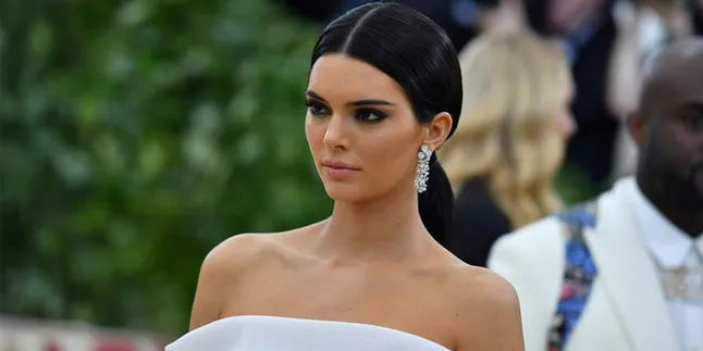 Hadiri CFDA Fashion Awards, Kendall Jenner Tampil Cantik Menawan