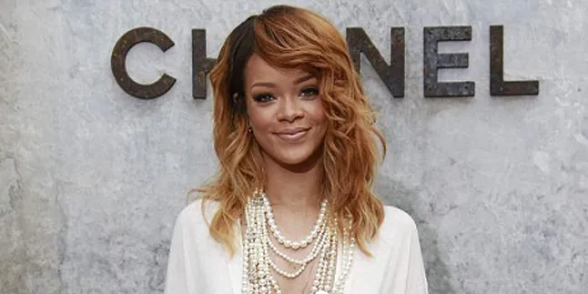 Hadiri Fashion Show Chanel, Rihanna Dicemooh