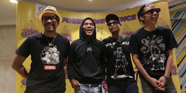 Hadiri Jumpa Pers 'Konser 36 Tahun Slanking Forever', Kaka Slank Pakai Sandal Jepit