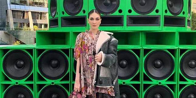 Hadiri New York Fashion Week, Luna Maya Duduk Bareng Anna Wintour! Hadiri New York Fashion Week, Luna Maya Duduk Bareng Anna Wintour!